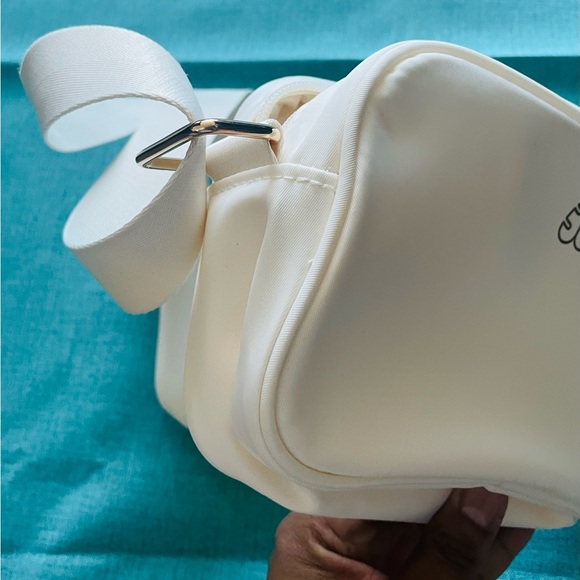 Biossance crossbody cosmetic bag - Picture 4 of 4